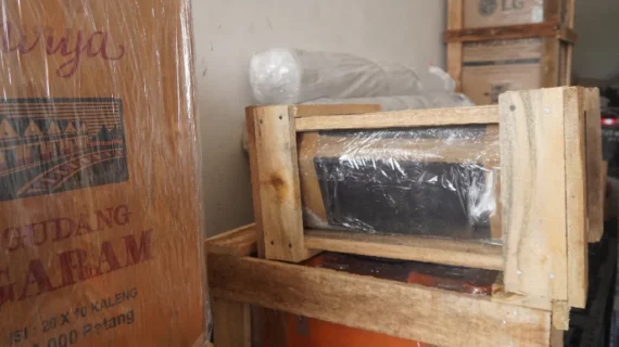 Tips Aman Kirim Barang: Ketahui Jenis Barang yang Wajib Packing Kayu