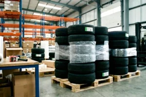 Begini 7+ Cara Packing Ban Mobil yang Aman!